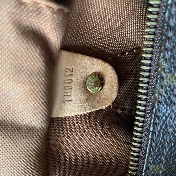 Authentic Louis Vuitton Speedy 30 - Picture 9 of 10